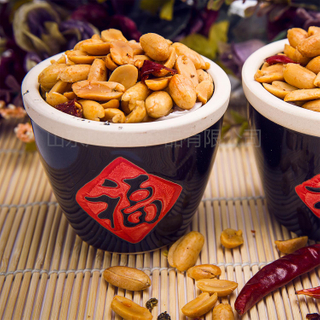 ROASTED SPICY PEANUTS