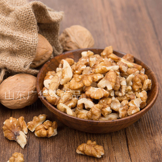 WALNUT KERNELS LIGHT PIECES