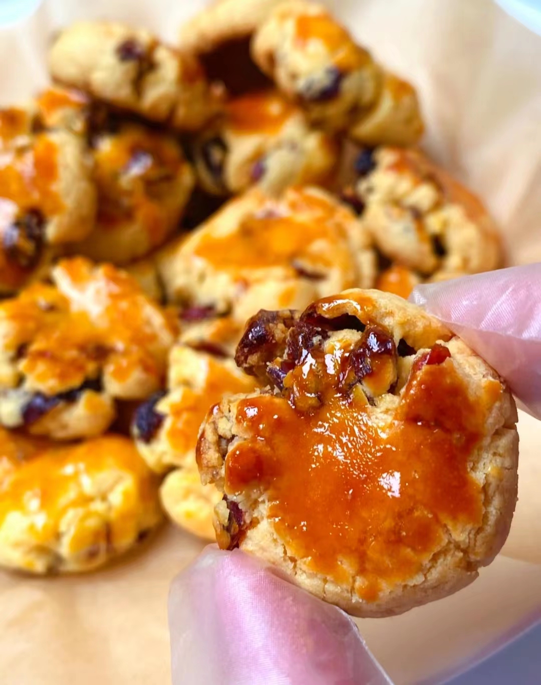 Creamy raisin pastry