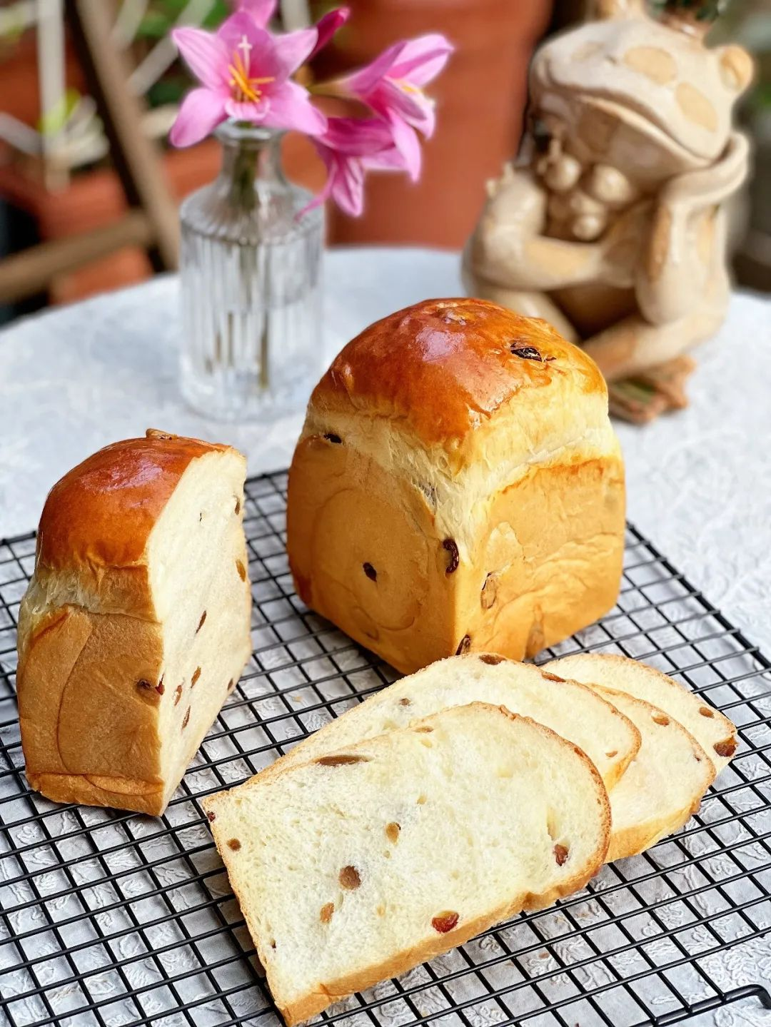 Raisin fresh milk toast