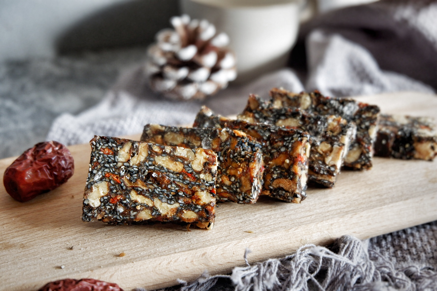 Donkey-hide gelatin cake