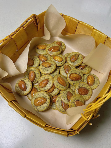 Black Tea Nut Crisps